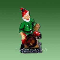 Garten-Zwerg auf Bierfass