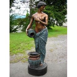 Bronzeskulptur einer Frau aus der Antike mit freiem Oberkörper