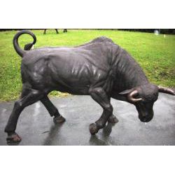 Bronze-Skulptur Stier mit goldenen Hörnern
