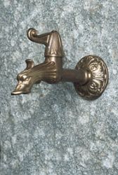Entenschopfwasserhahn mit Schnellventil und kleiner Rosette