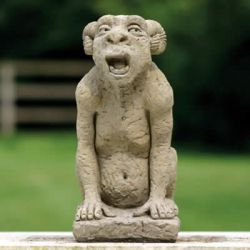 Gargoyle mit Hörnern