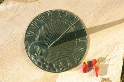 Sonnenuhr aus Bronze, groß
