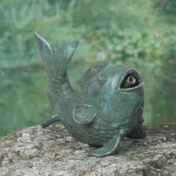 Fisch schwimmend, klein, Wasserspeier