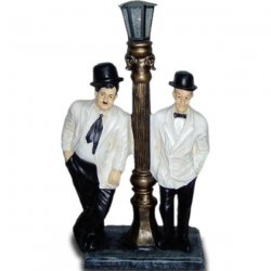 Dekorations - Figur Dick und Doof im weißen Anzug