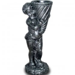 Deko - Figur Junger Knabe hält eine Vase