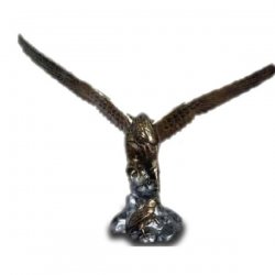 Vogel - Skulptur Raubvogel stürzt sich auf Vogel