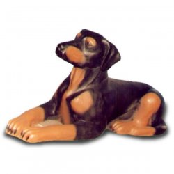 Dekorations - Figur Liegender Dobermann mit erhobenem Kopf