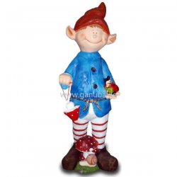 Deko - Figur Wichtel auf grüner Wiese mit Marienkäfer
