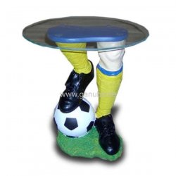 Dekorations - Figur Tisch mit Beinen und Fußball