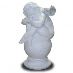 Skulptur Schlummernder Engel auf Kugel