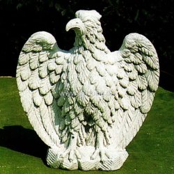 Weiße Gartenfigur Steinguss - Adler-Figur - Volano - rechts