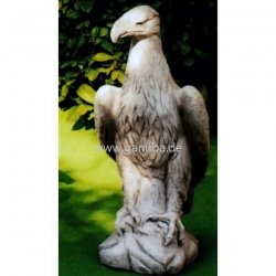 Weiße Gartenfigur Steinguss - Adler-Figur - Voltana - rechts