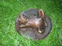 Bronze-Skulptur Frosch auf Lotusblatt