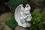 Weiße Gartenfigur aus Steinguss Gargoyle sitzend
