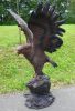 Adler aus Bronze, der mit ausgeb...