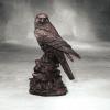 Tier-Figur Sitzender Falke aus B...